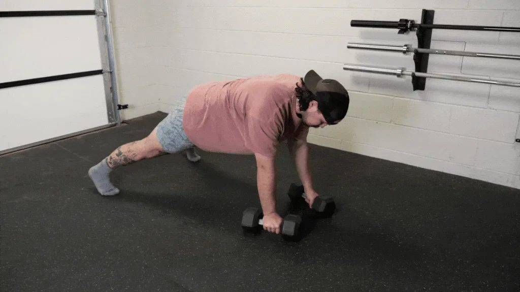 A BarBend tester performing the renegade row with dumbbells.